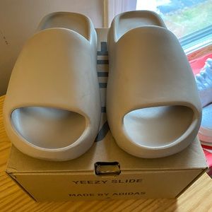 Yeezy slides “pure” unisex